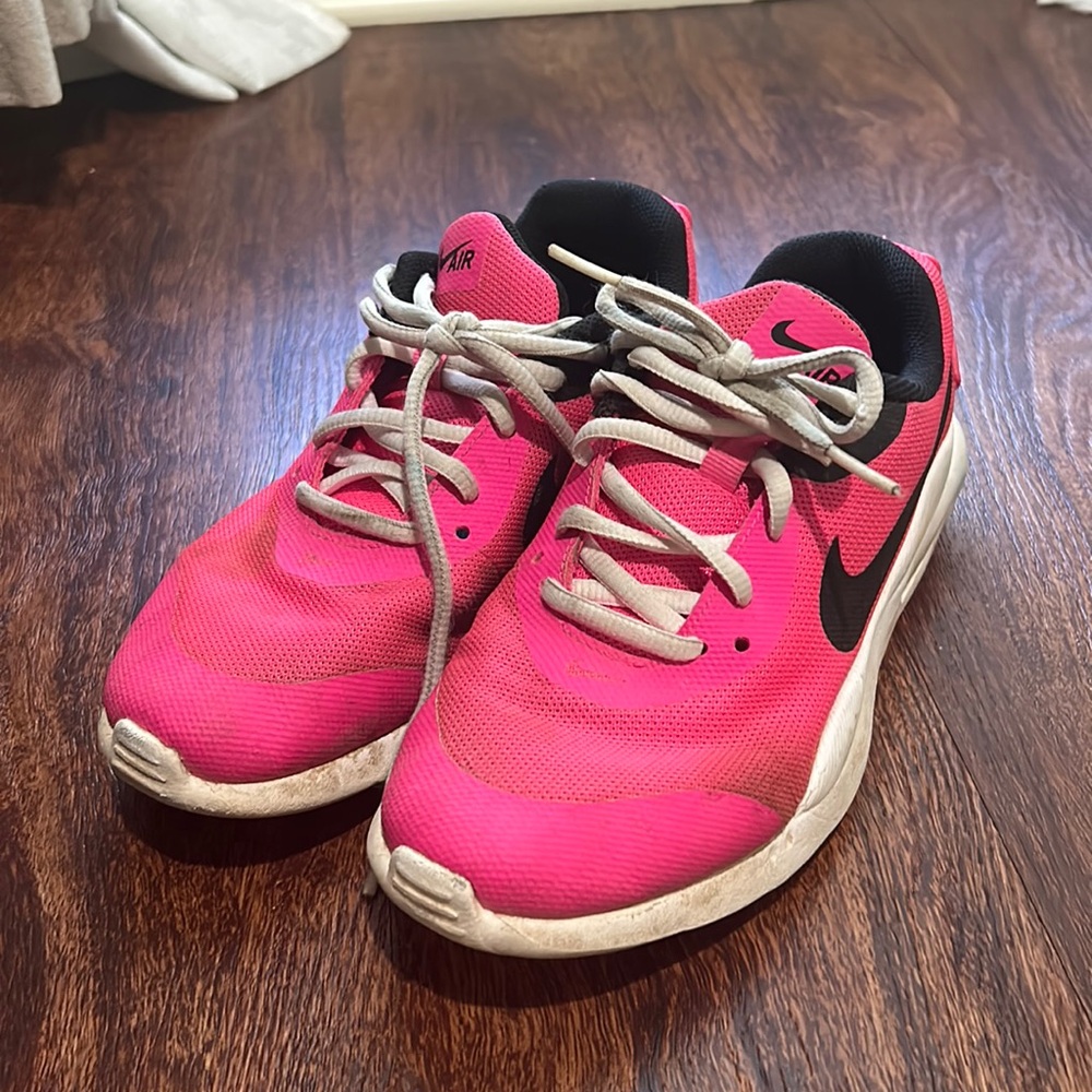 Nike tennis shoes